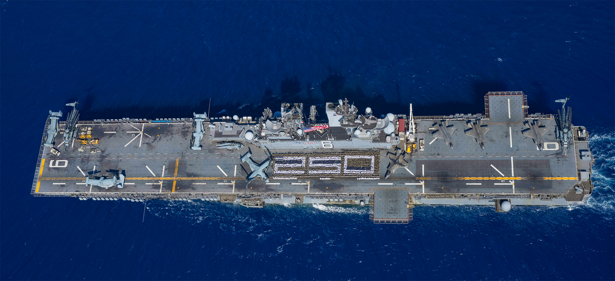 アメリカ軍 USS America (LHA 6)
